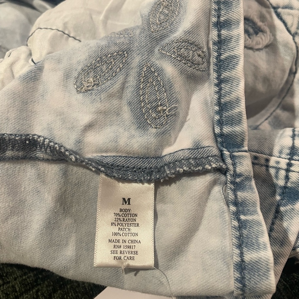 NWT Altar'd State Light Blue washed Denim Vest size M - Picture 7 of 11